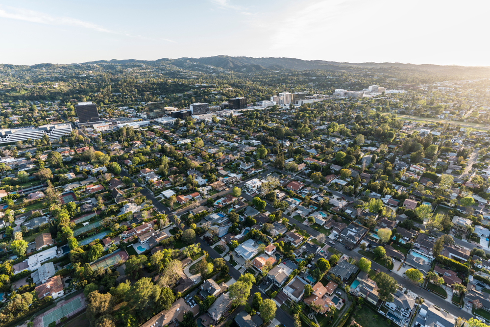 I moved to Sherman Oaks skeptical, not knowing anything about the area. Now  I can't get over the view from my window 😊 : r/LosAngeles