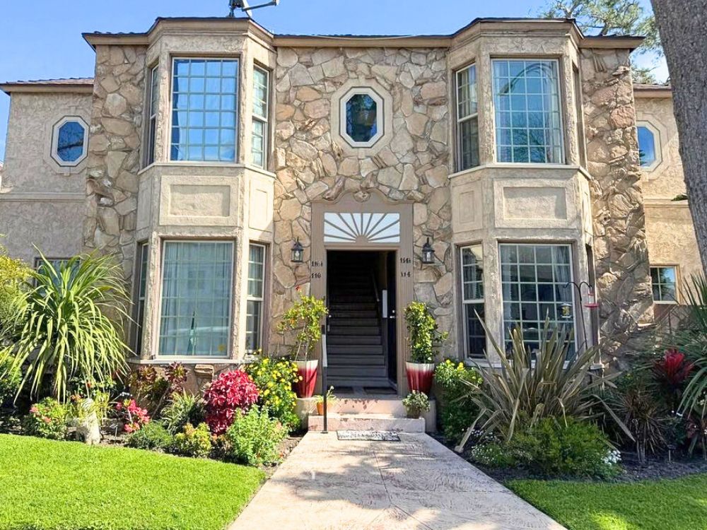 Tan Anlin Window Installation in Toluca Lake, CA