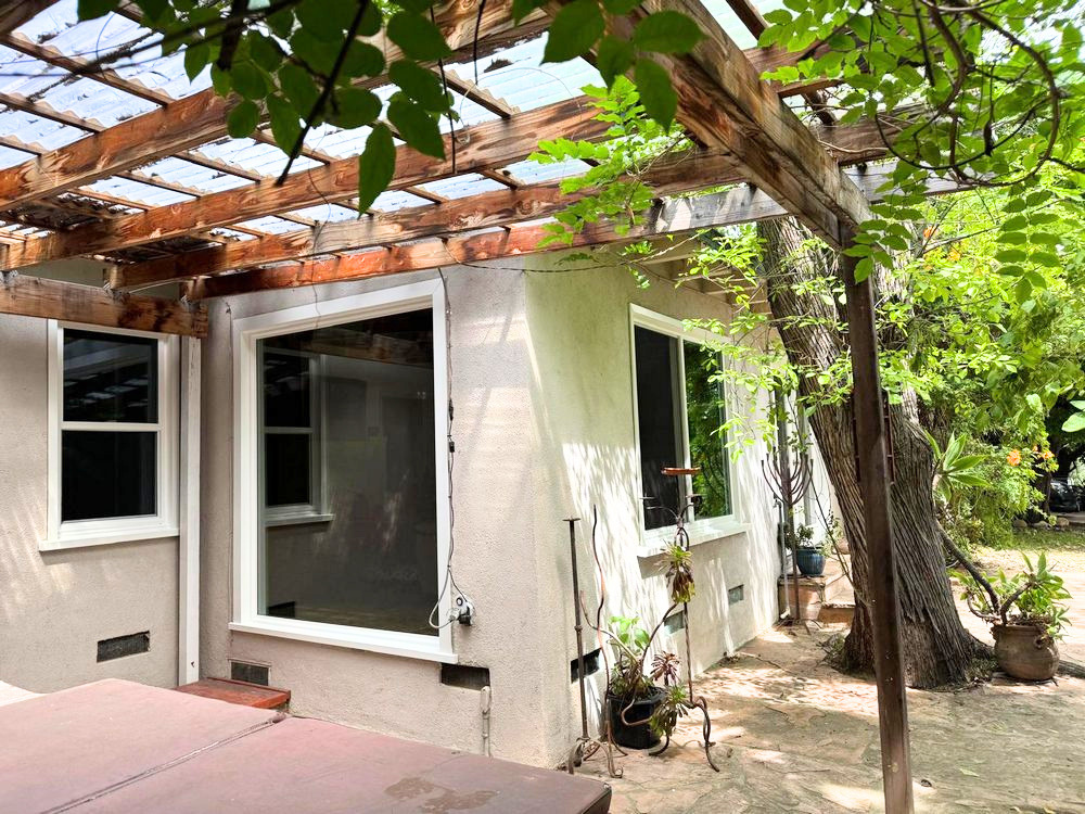 White Anlin Window Installation in Valley Glen, CA
