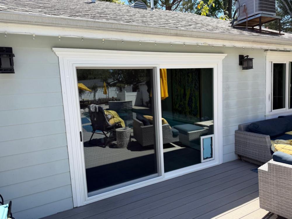 Americam Deluxe - Sliding Patio Door with Built-In Pet Door in Valley Village, CA (3)